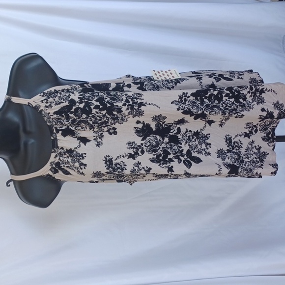 Free Kiss NWT Floral crossover tank Jr size xl - Picture 1 of 5